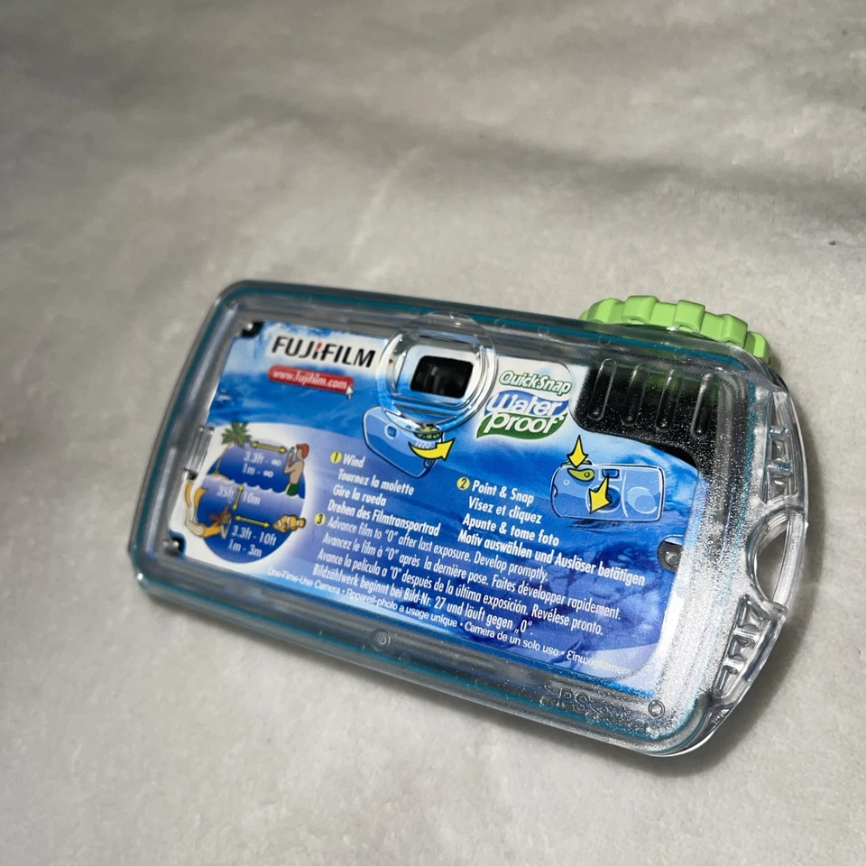 FujiFilm QuickSnap Waterproof Disposable Film Camera - Image 4 of 4