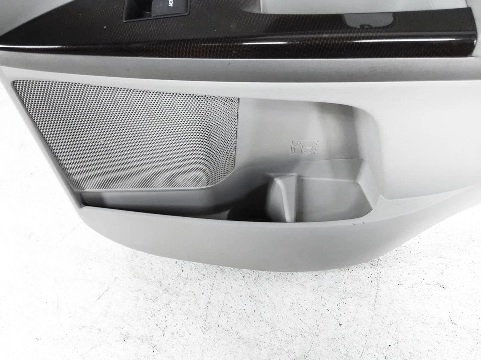 2009 - 2012 年丰田 Venza 后乘客内门装饰面板 67630-0T040-C1 — 第 2/4 张图片