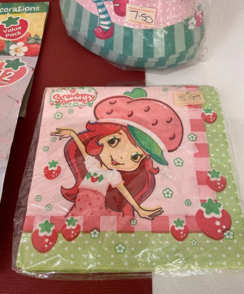 2012 ❤ Pastel corto de fresa ❤ Lote de cumpleaños/fiesta - Platos servilletas sombrero deco's Foto 2 de 4