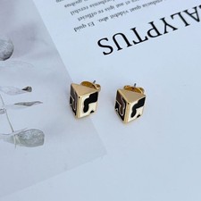 Hot White Shell Flower Stud Earrings Delicate Women