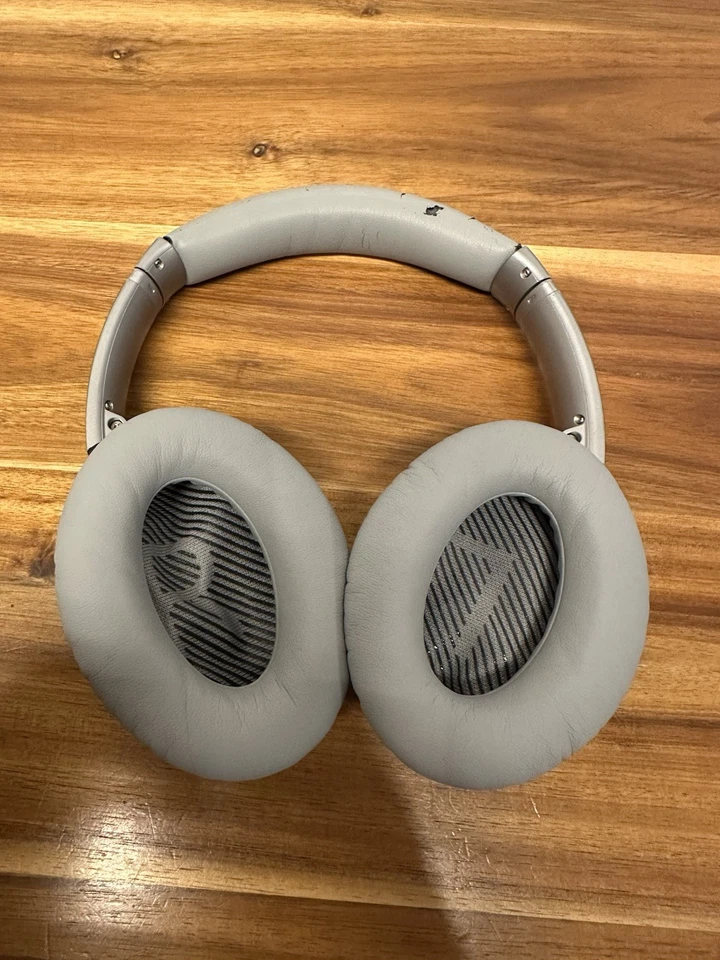 Bose QuietComfort 35 Wireless Headphones II Wireless Noise Cancelling Headphones - Image 2 of 4