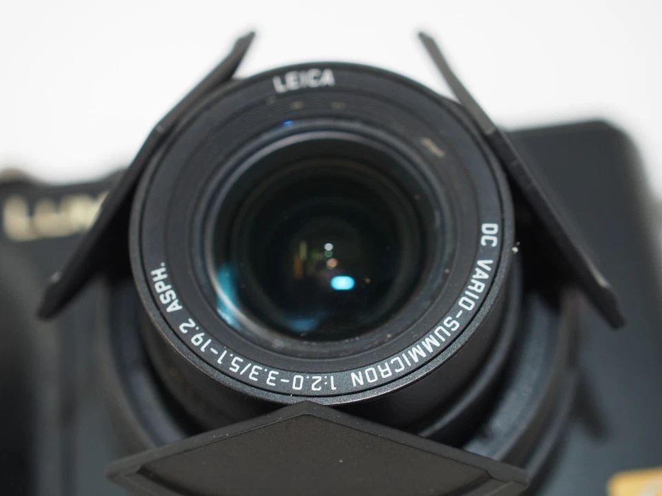 Panasonic Lumix DMC-LX5 Digital Camera - Image 3 of 4