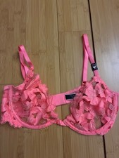NWT VICTORIA'S SECRET 32D CORAL BRA