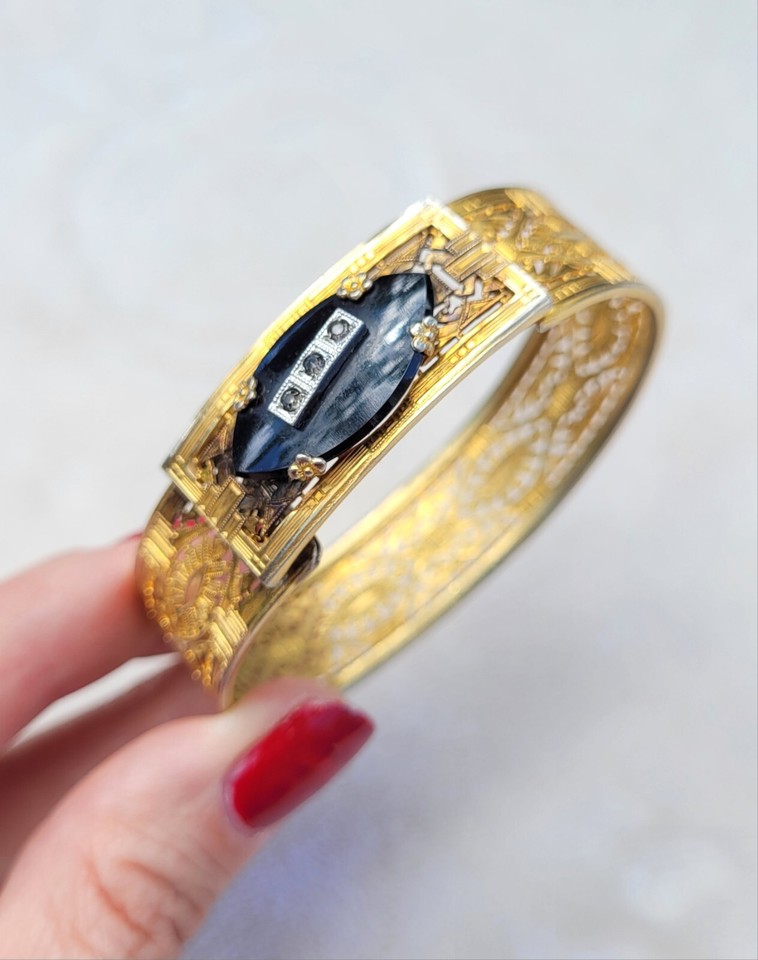 Vintage Art Deco Faux Onyx Gold Tone Filigree Hinged Bangle Bracelet