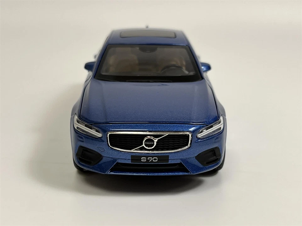 Volvo S90 Bursting Blue LHD 1:32 Scale Pull Back & Go Tayumo 32100010 - Image 2 of 4