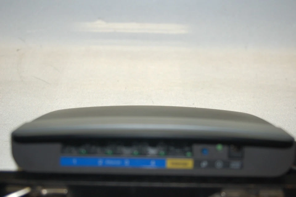 Router Cisco Linksys E2500 Advanced Dual-Band N 300 Mbps 4 puertos 10/100 Foto 2 de 3