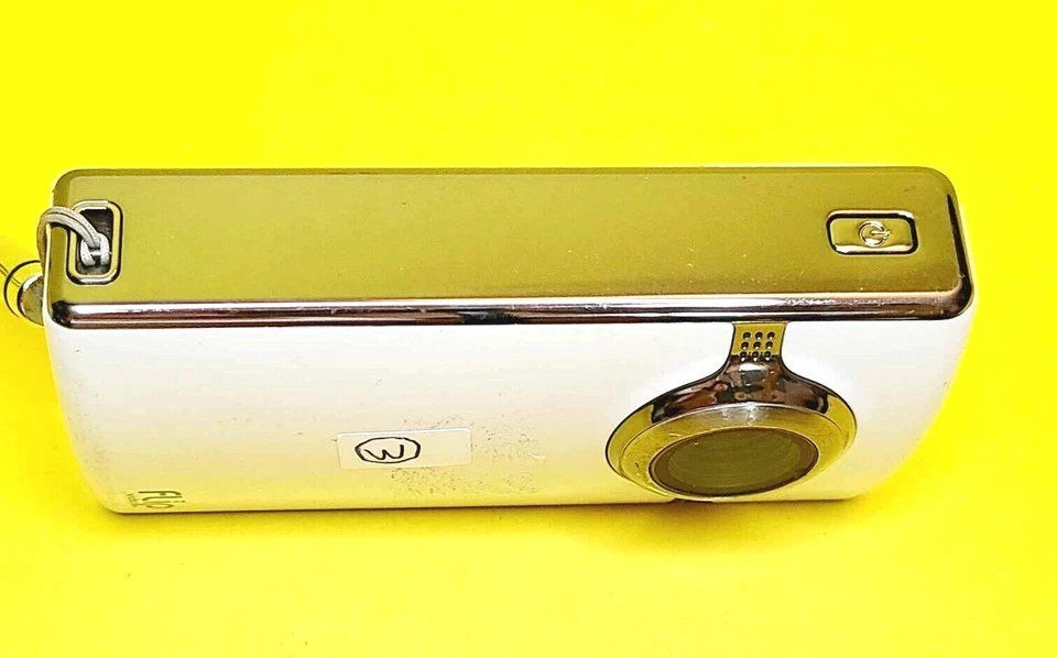 FLIP PURE DIGITAL U2120W ULTRA VIDEO CAMERA HD 2ND GENERATION CAMCORDER WHITE - Image 3 of 4