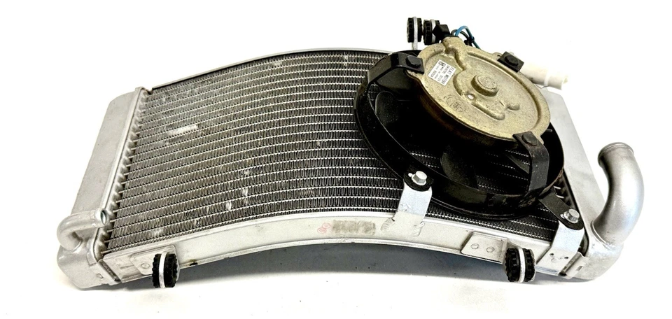 Radiador enfriador de agua genuino Ducati usado 996 748 916 998 S R PLC SP 54840081A Foto 3 de 4