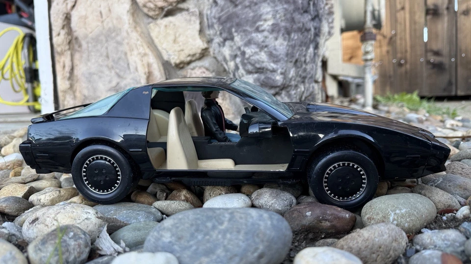 Coche modelo de plástico Knight Rider 2000 vintage 1983 con figura de Michael Knight Foto 2 de 4