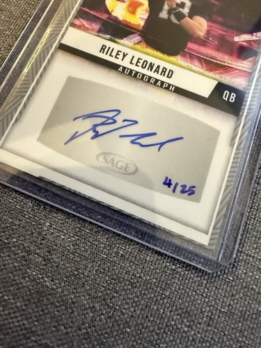 Riley Leonard 2024 Sage Artistry Auto 4/25 SSP RARE! Notre Dame - Picture 2 of 3