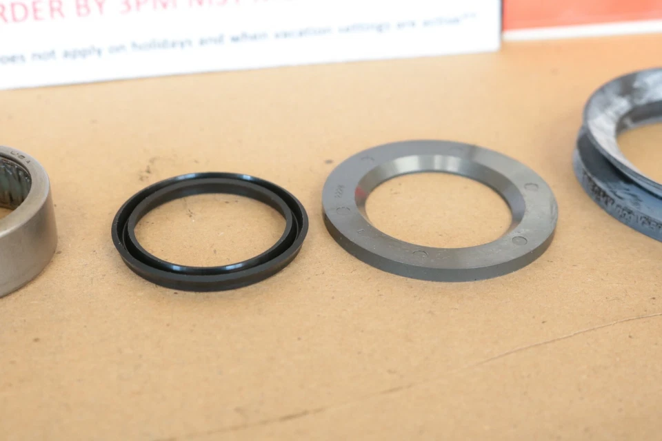 Ford F100 F150 F250 Bronco 1973-1992 4x4 eje exterior husillo cojinete sello kit Foto 4 de 4