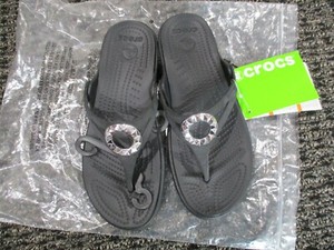crocs with silver circle