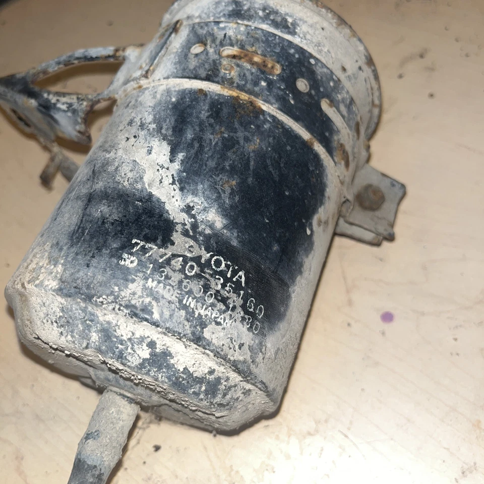 Toyota Pickup 4Runner 1984-1989 OEM bote de carbón de vapor combustible 77740-35160 Foto 2 de 4