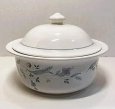U. S. A. Pfaltzgraff April 2 Quart Round Covered Casserole Dish Microwave Safe