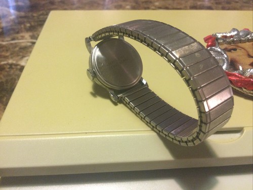 Marilyn Monroe Ladies Watch Vintage 80’s Mechanical Wind Not Working And Brooch - Picture 3 of 7