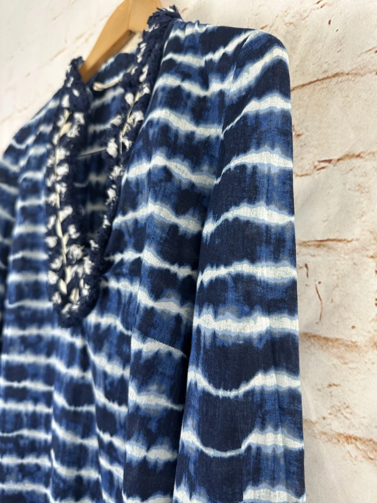 Tunica Tory Burch impreziosita da cravatta tinta a righe in voile di cotone blu e bianco taglia 8