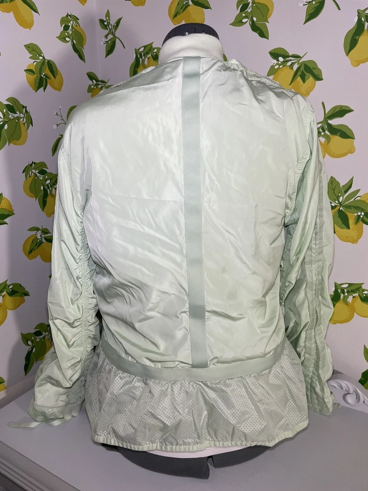 彪马极致褶边喷雾薄荷绿色衬里轰炸机夹克女式中号二手状况完好 — 第 2/4 张图片