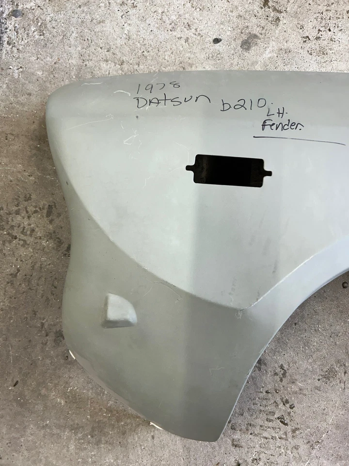 NOS 金属 LH 司机侧挡泥板 适合 1973 - 1978 Datsun B210 — 第 2/4 张图片