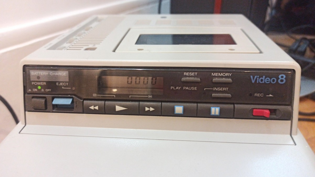 Rare Sony EVM-9010 PR TV Combo Video8 VCR (trinitron color Rare Sony EVM-9010 PR TV Combo Video8 VCR (trinitron color