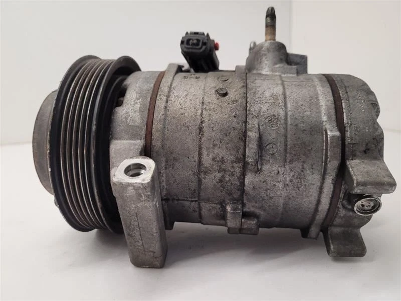Compresor de aire acondicionado Chrysler 300 2007-2010 55111418AB        Foto 2 de 4