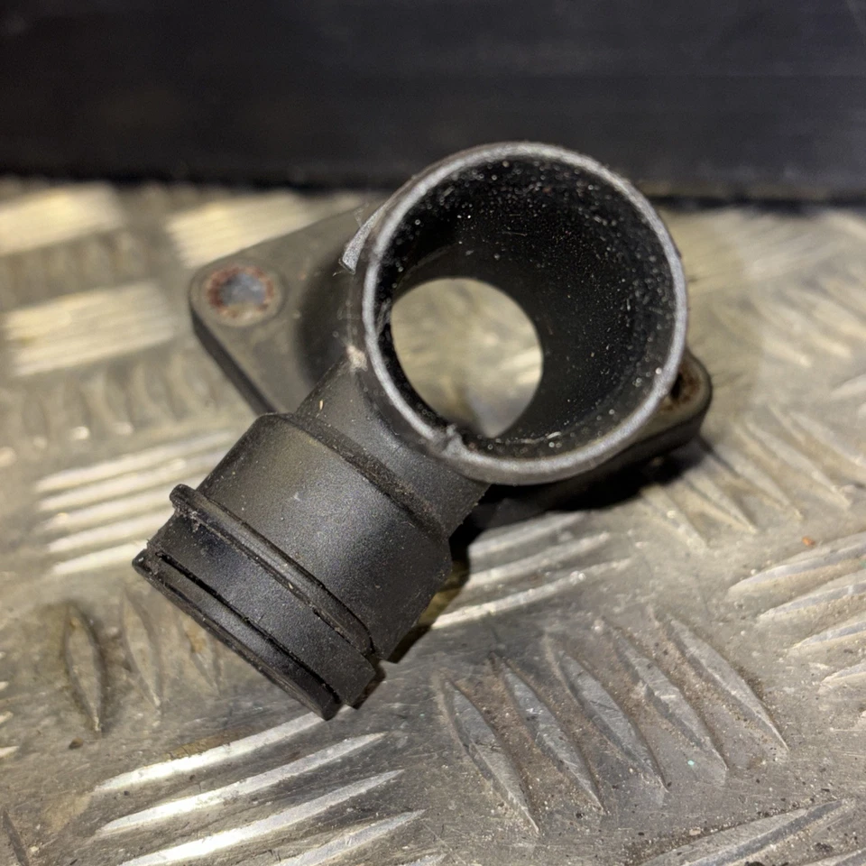 VOLKSWAGEN PASSAT B6 2006 DIESEL ENGINE WATER COOLANT PIPE HOSE 036121121D - image 4 of 4