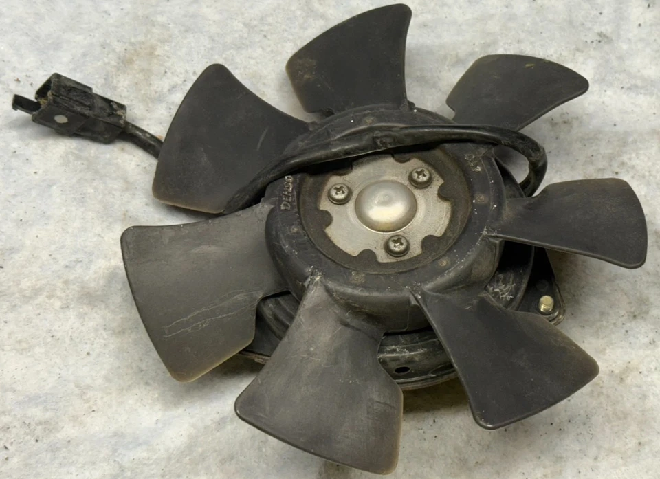 2002 Suzuki GSXR6 радиатор охлаждения вентилятор двигателя охлаждающей жидкости GSXR 600 02 - Изображение 4 из 4