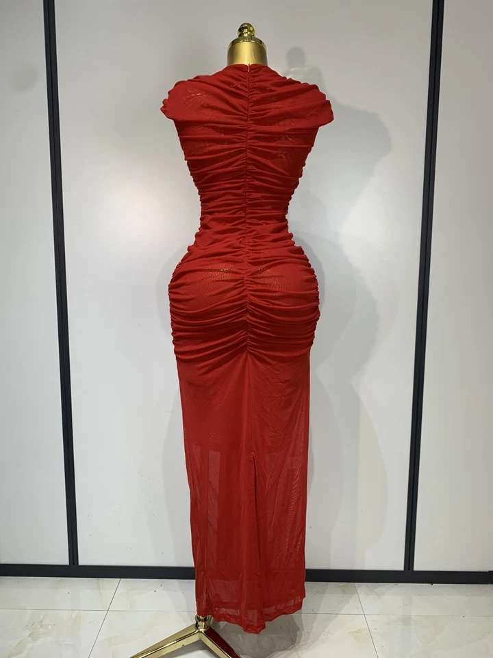 Schiaparelli Inspired Red Keyhole Gown Lined  Streachy Mesh Dress. Sz 6/8  - Image 4 of 4