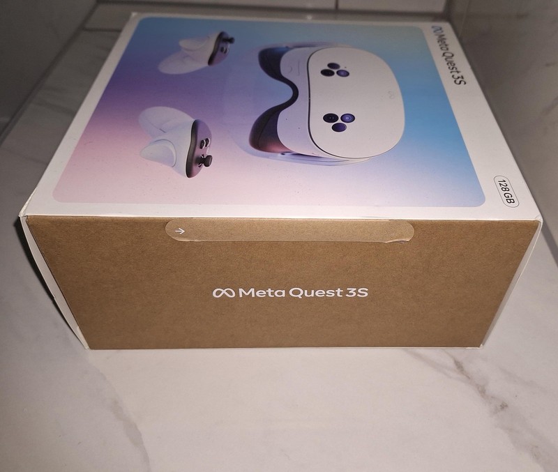 Meta Quest 3S Standalone VR Headset 128GB with Controllers White. New Sealed.