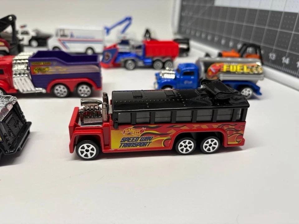 Hot Wheels Mixed Lot of 14 – Rigs, Tanker, Tow Truck, USPS, Police Car, etc - Image 4 of 4