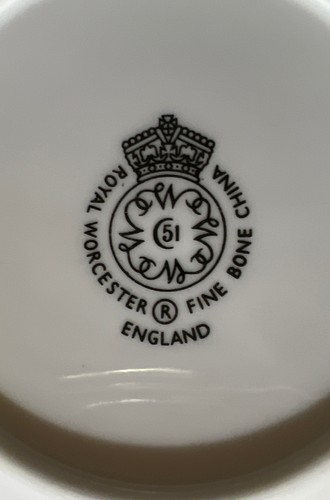 Set of 2 Royal Worcester Fine Bone China Plates Saucer Dish White Rose Gold Rim - Picture 5 of 10