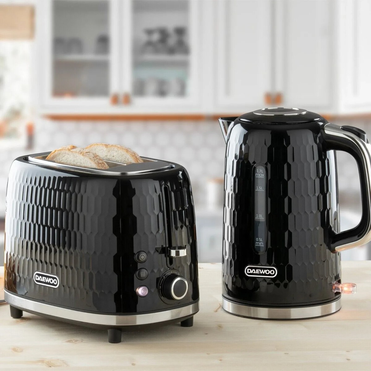 Daewoo Honeycomb Kettle Rapid Boil &2 Slice Toaster Set Black  SDA2602/2605