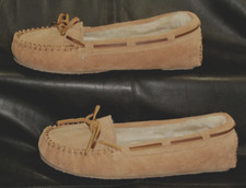 Minnetonka Calley 4011 Women's tan suede leather moc toe slipper shoes size US 6