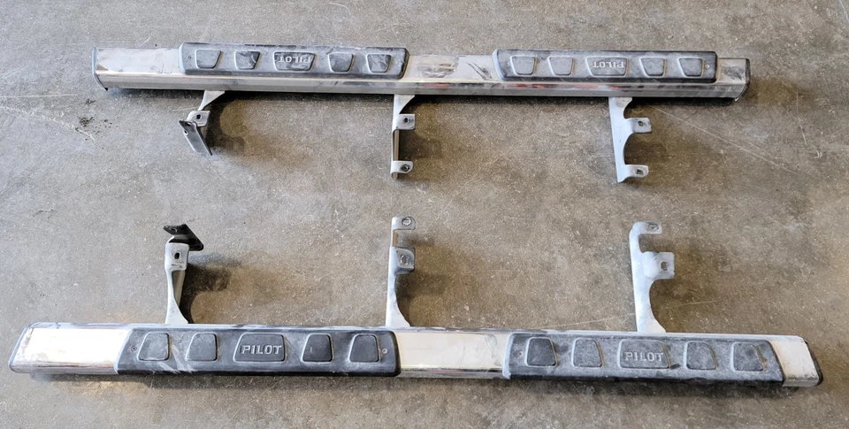 2009 Honda Pilot Driver LH & Passenger RH Side Running Boards OEM - Image 4 of 4