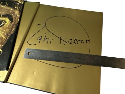Zahi Hawass SIGNED “Valley of The Golden Mummies” Book! Archaeologist! W/ PROOF - Foto 2 di 7