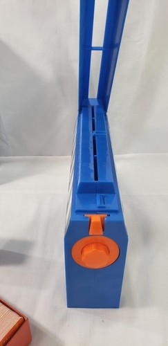 Guesstures The Game of Split Second Charades 2nd Edition 2003 Hasbro Parker Bros - Picture 3 of 11