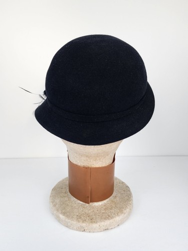 1920-40's Hats For Hanlon Black Cloche Wool Felted Hat Feathers Beads - Picture 12 of 19