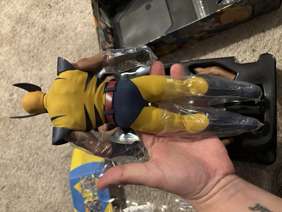 Sideshow Exclusive Marvel X-Men Wolverine 1/6 Scale Figure - Image 4 of 4