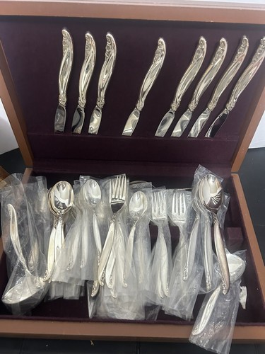 56 Piece Leilani 1847 Rogers Bros Silverware Set Wood Case - Picture 2 of 19