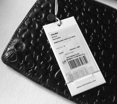 Marimekko small leather pouch Valma embossed Unikko black 20 