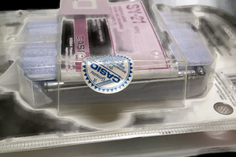 Casio SY-21 Water Resistant Portable Color 2.3" LCD Analog TV in package - Image 3 of 3