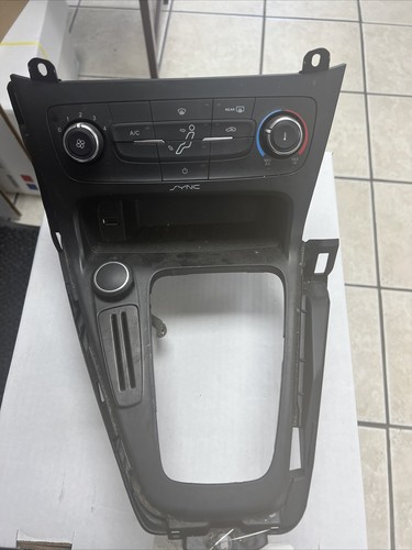 2017 Ford focus heater control and shifter bezel - 第 1/5 張圖片