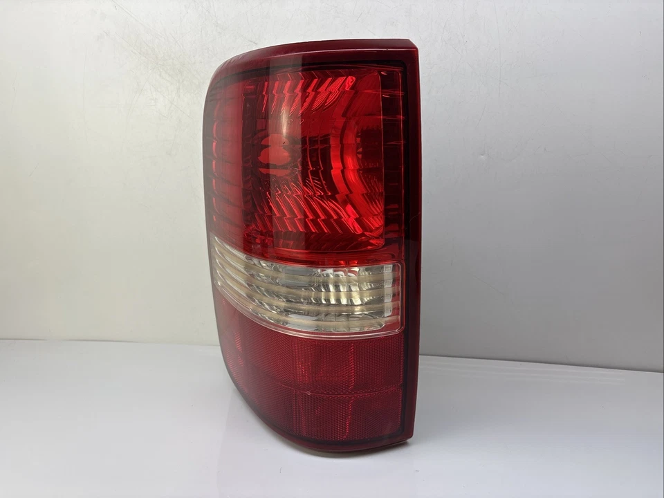 Luz trasera izquierda del lado del conductor Lincoln Mark Lt 2006 Foto 3 de 4