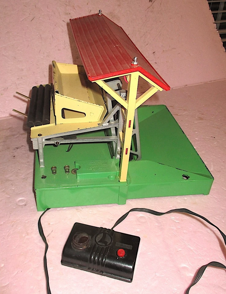 Original Lionel 164  Operating Lumber Log Loader Shed Complete & Tested - Image 2 of 4