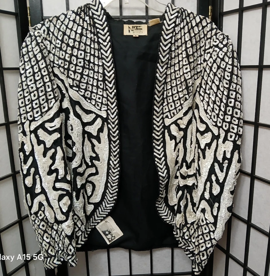 Jaqueta Niteline coberta de preto e branco sequência e miçangas manga longa grande - Imagem 2 de 4