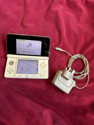 Nintendo 3DS XL in Eisweiß, Handheld-Spielkonsole Stylus funktioniert mit Problem