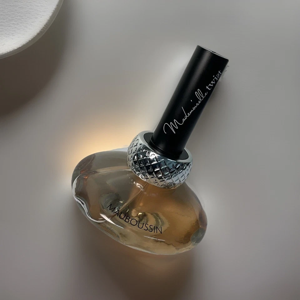 Mauboussin Mademoiselle Twiat Eau De Parfum Spray 1.3 Fl Oz, Como En La Foto. Foto 2 de 4