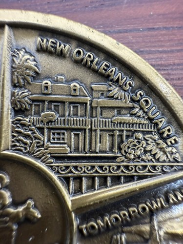 Vintage Disneyland 4 Lands Coin - Picture 8 of 9