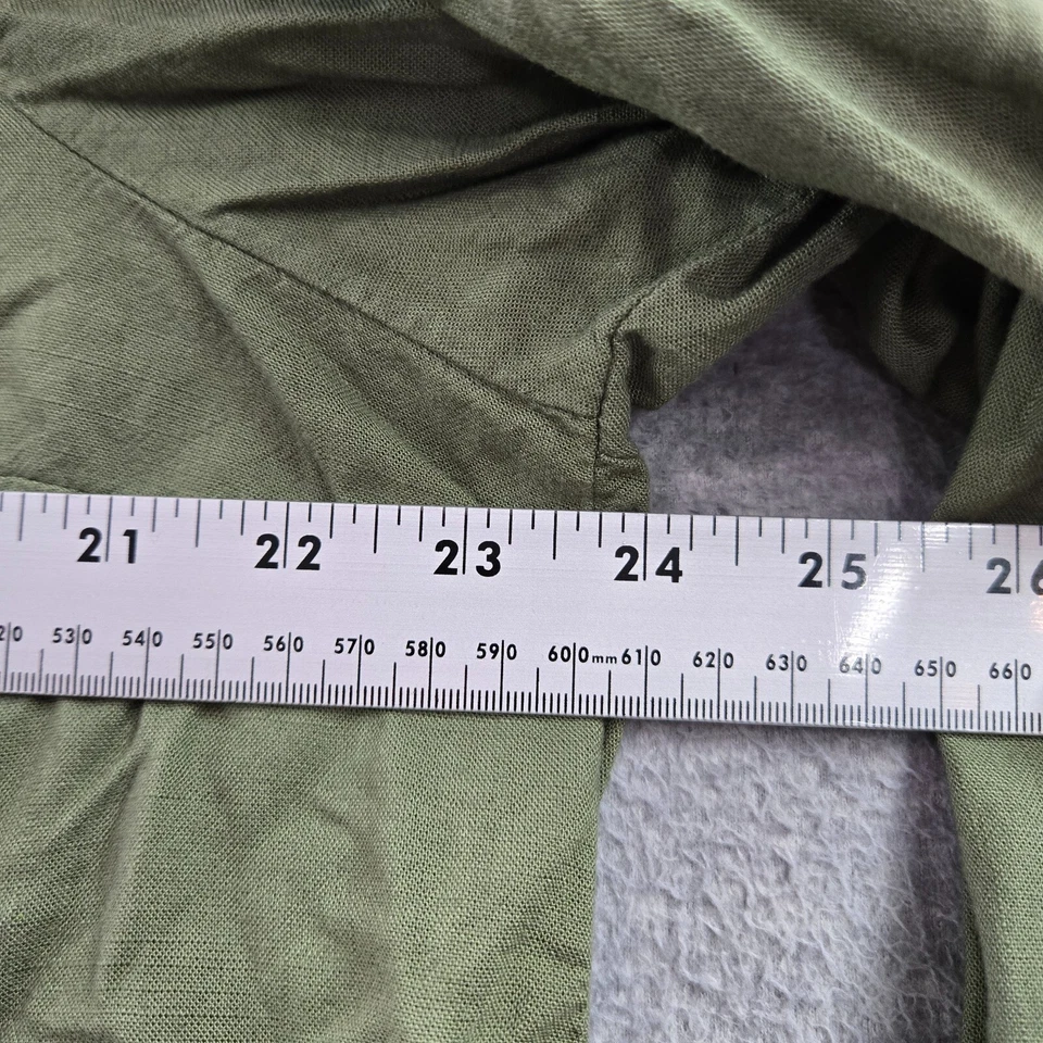 Top de mujer Torrid 0 mezcla de lino verde manga larga cuello abotonado Foto 3 de 4