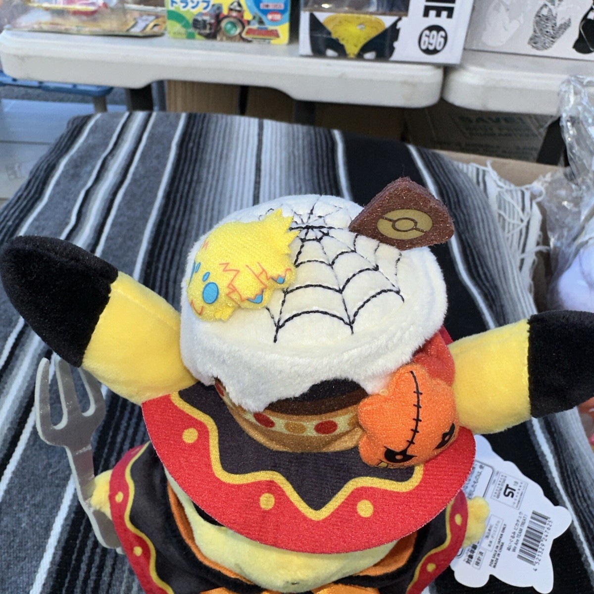 Pokémon Peluche Pikachu En Velours Côtelé – 20 Cm, édition Exclusive, Tissu Unique, Licence Officielle Jazwares