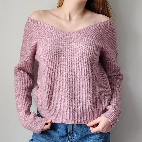 Knot in top the back sweater